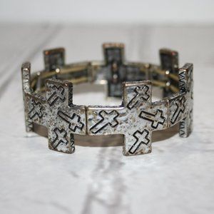 Beautiful silver cross bracelet 7"